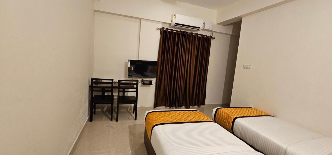 Blueway Residency Downtown Hotel Thiruvananthapuram Exterior photo
