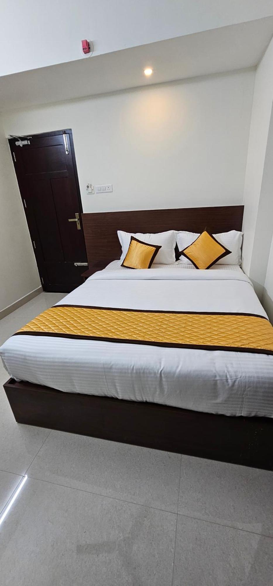 Blueway Residency Downtown Hotel Thiruvananthapuram Exterior photo